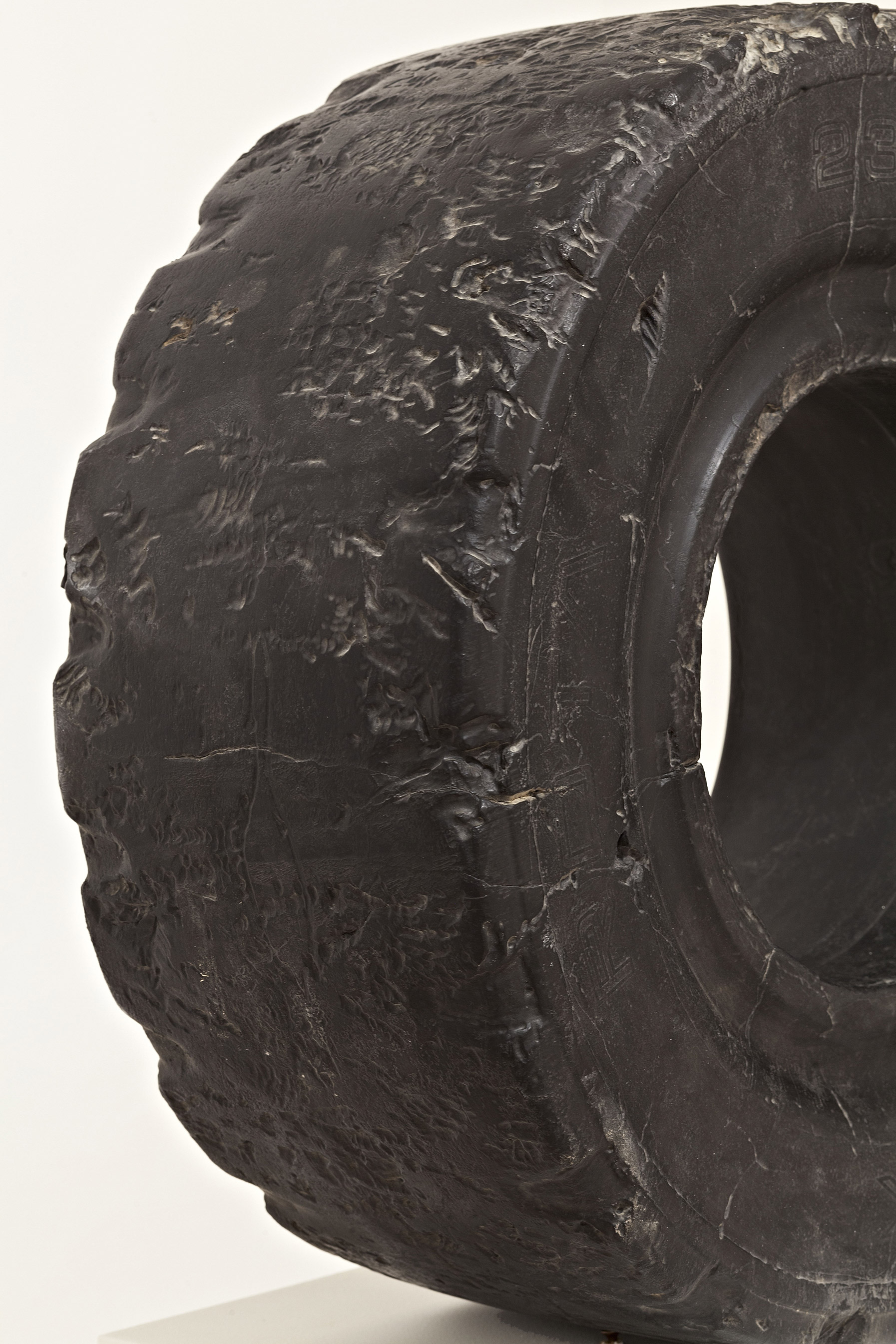 black marble marmo sculpture scultura fabio viale art ruota tire